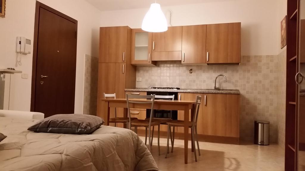 Bilocale Via Imola 4 Apartment Verona Ngoại thất bức ảnh